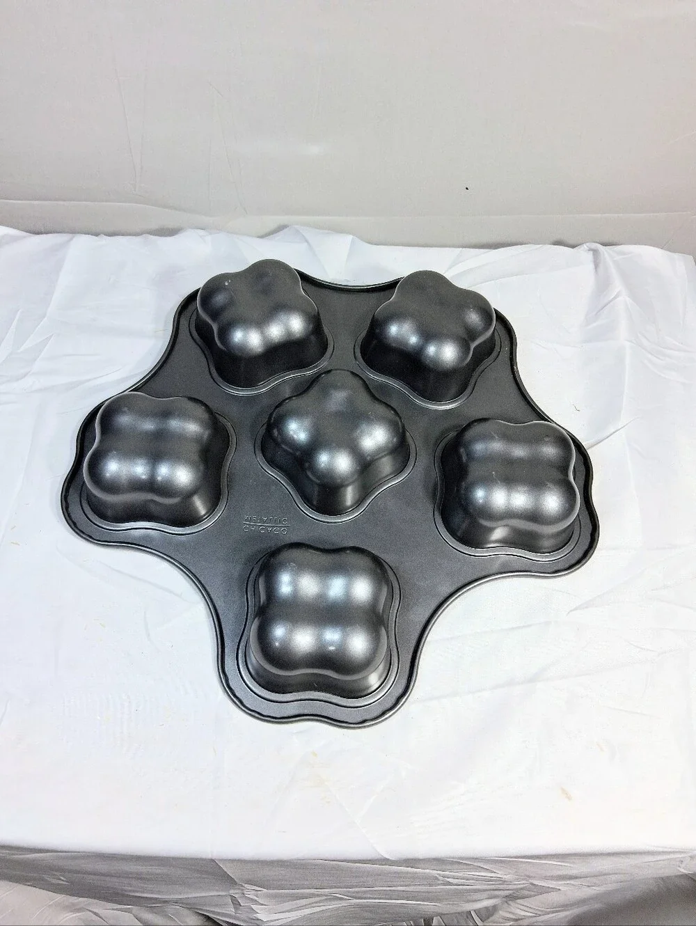 Chicago Metallic Stuff It Up Pan 14